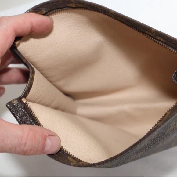 💖💯 Authentic LOuis Vuitton Monogram Toiletry 19 Cosmetic Pouch 💖 - Picture 15 of 16